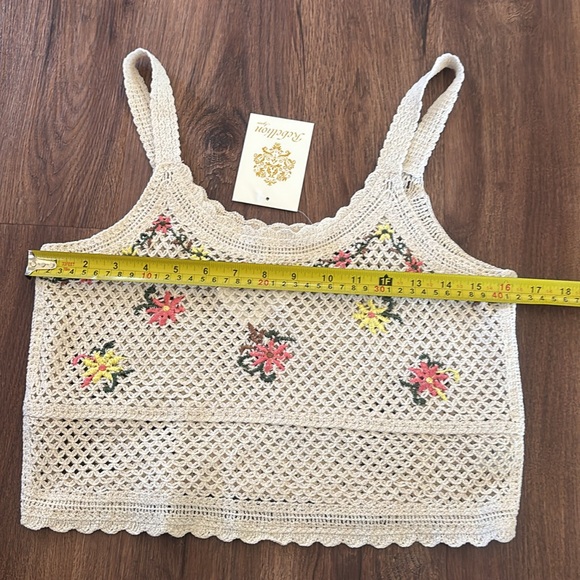 Floral Embroidered Crochet Tank Top - Picture 4 of 5